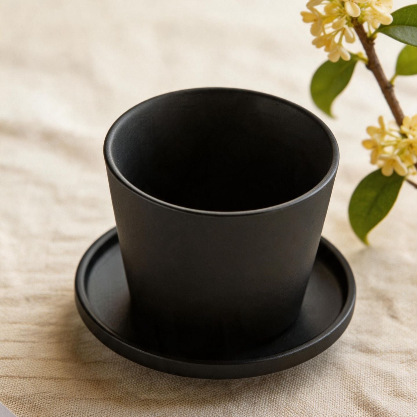 啞光黑豬口陶瓷咖啡杯 日式極簡水杯 家用辦公下午茶杯碟套裝 Matte Black Japanese-style Coffee Cup with Saucer, Minimalist Ceramic Set
