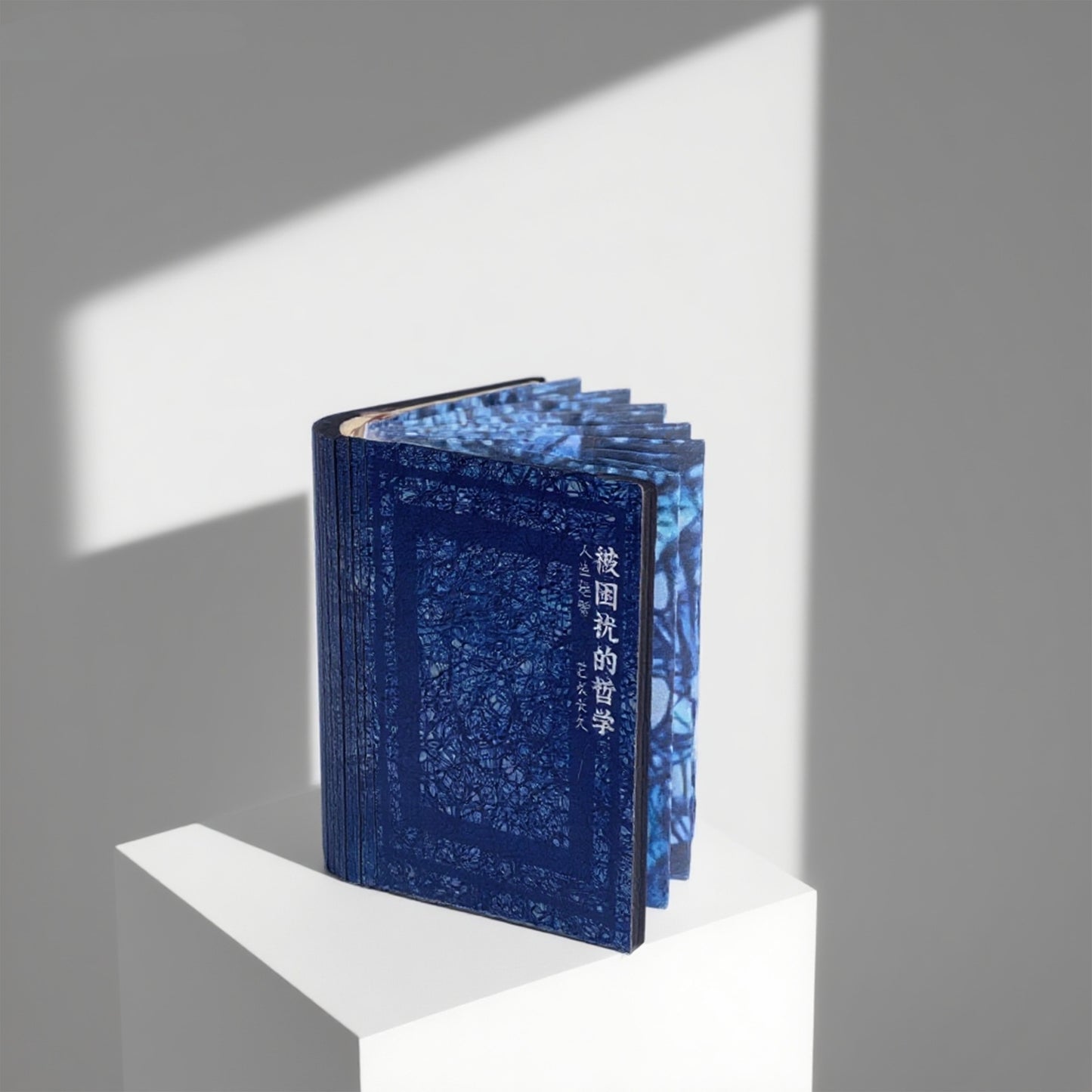 周藝文|日月星《被困擾的哲學》摺疊發光冰箱貼 The Tormented Philosophy Foldable Glowing Refrigerator Magnet