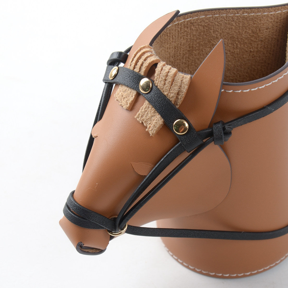 轻奢皮革马头收纳篮桌面摆件化妆刷笔筒客厅书房装饰品 Light Luxury Leather Horse Head Storage Basket, Desktop Decorative Pen & Makeup Brush Holder for Living Room & Study