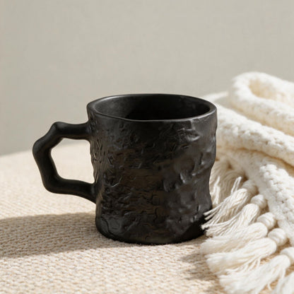 曜黑冰川紋陶瓷馬克杯 啞光質感水杯 日式侘寂風居家咖啡杯 Obsidian Black Glacier Texture Ceramic Mug, Japanese Wabi-sabi Style Coffee Cup