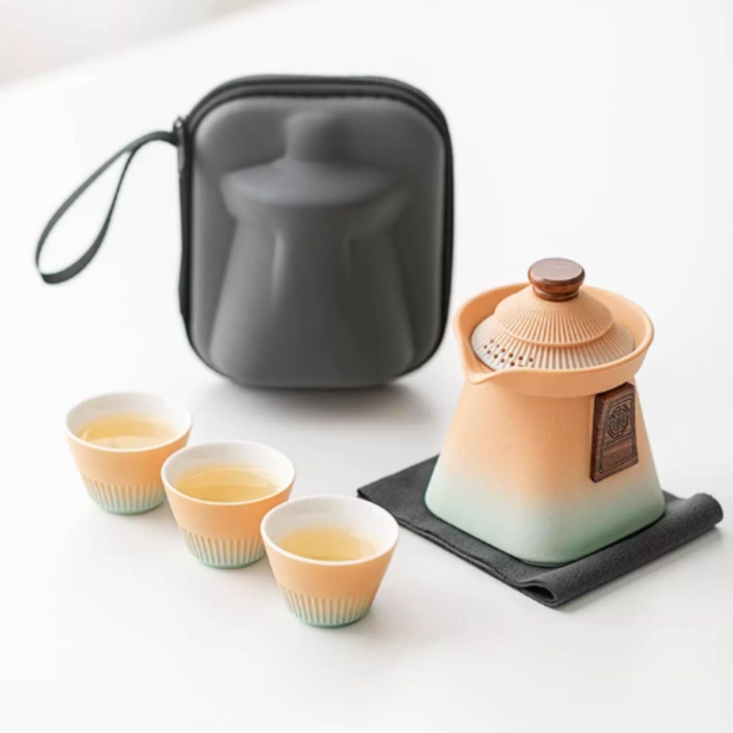 漸變橙綠豎紋陶瓷便攜快客杯 一壺三杯木蓋隨身茶具 戶外辦公 ins 風迷你功夫泡茶套裝 Gradient Orange-Green Vertical Texture Ceramic Travel Tea Set with 3 Cups, Ins Style Portable