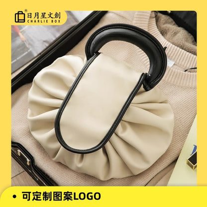 化妝包大容量懶人可攜式外出抽繩輕奢分區化妝納旅行洗漱包 Large Capacity Lazy Drawstring Cosmetic Bag, Light Luxury Compartment Design, Portable Travel Wash Bag for Outdoor Use