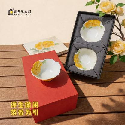 檸檬黃釉下彩牡丹陶瓷茶具品茗對杯 Pair of Ceramic Tea Cups with Underglaze Yellow Peony Pattern in Lemon Yellow Glaze