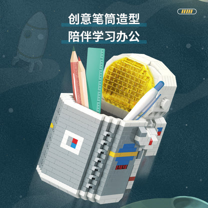 微顆粒積木卡通太空人積木筆筒宇航員擺件創意生日禮物 Micro Particle Building Blocks Cartoon Astronaut Pen Holder Creative Desktop Ornament Birthday Gift