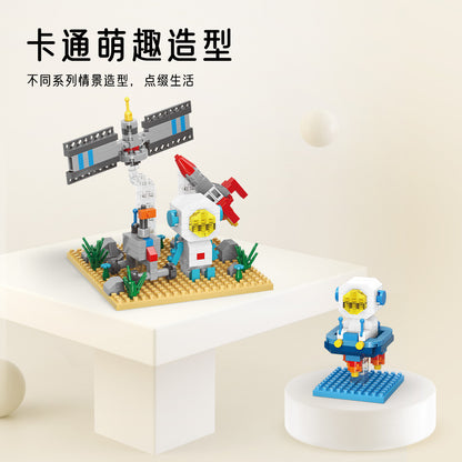 微顆粒積木太空人筆筒手機支架桌面創意擺件玩具益智玩具生日禮物 Micro particle building blocks, astronaut pen holder, mobile phone holder, desktop creative ornament, toy puzzle toy, birthday gift