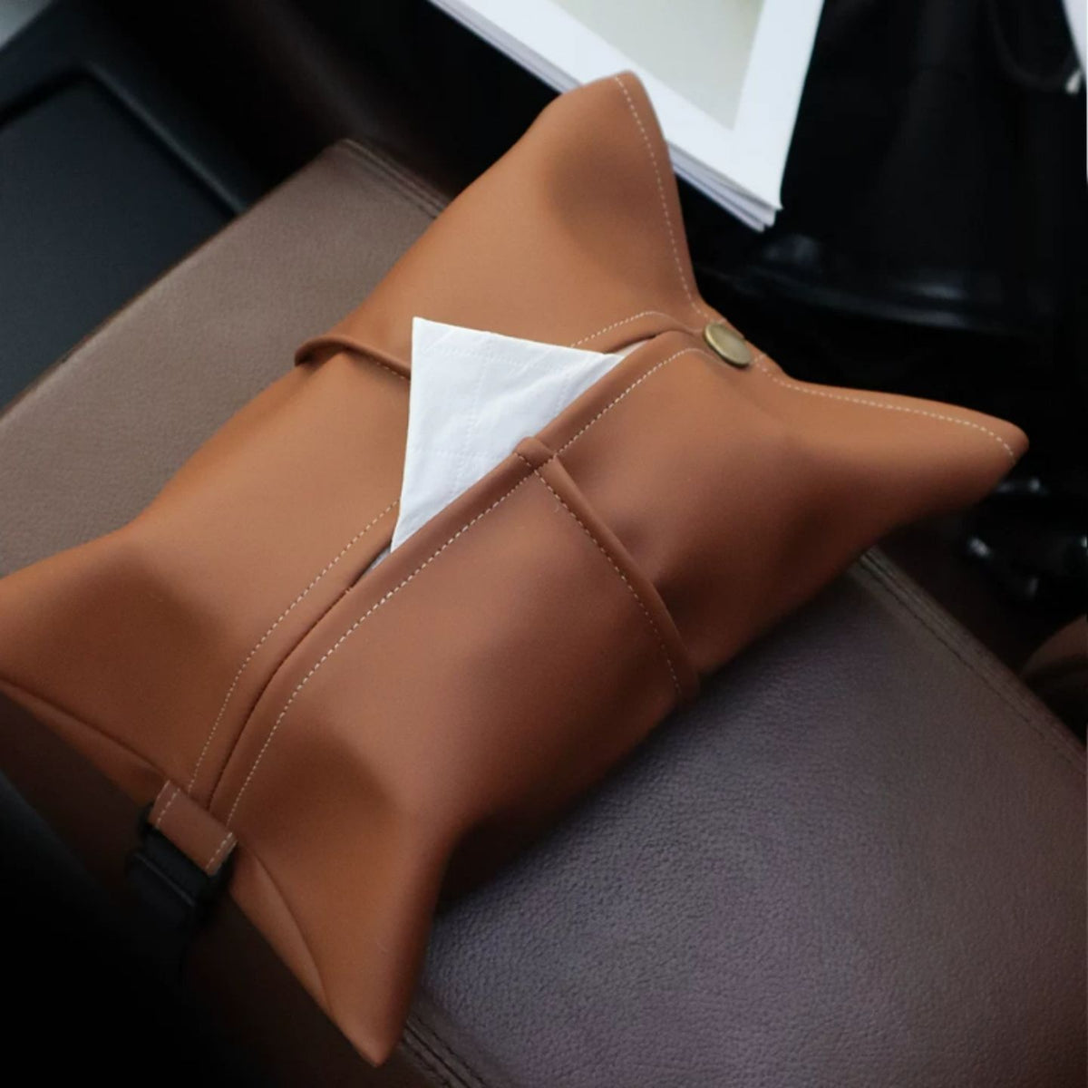 車載綁帶式皮革紙巾盒 座椅靠背掛式抽紙袋 汽車內飾簡約輕奢紙巾收納包 Car Strap-on Leather Tissue Bag, Hanging Tissue Holder for Car Seat Backrest