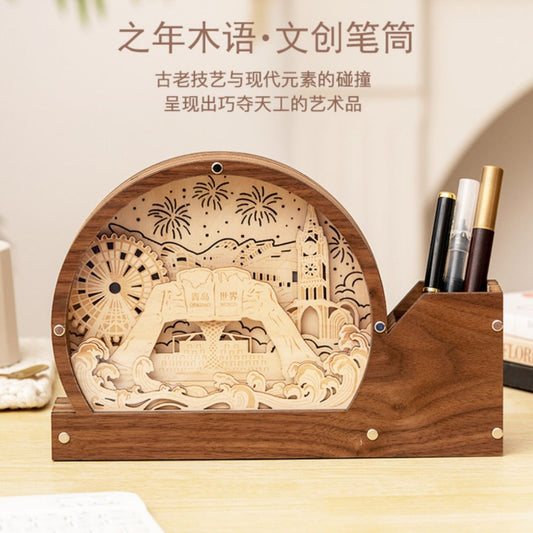 青島地標摩天輪鐘樓多層木刻紙雕筆筒 胡桃木桌面收納文創擺件 城市紀念商務伴手禮 Qingdao Landmark Multi-layer Wood Carving Pen Holder, City Souvenir Desk Organizer