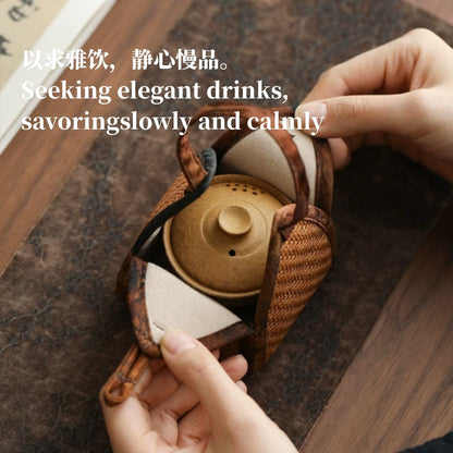 侘寂風黃砂粗陶單人快客杯 竹編便攜收納一壺一杯 辦公居家禪意隨身泡茶器 Wabi-Sabi Yellow Clay Single Travel Tea Mug, Hand-woven Rattan Portable Tea Brewer