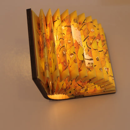 周藝文 |日月星《愛在深秋》 摺疊發光冰箱貼 Love in Late Autumn Foldable Glowing Refrigerator Magnet
