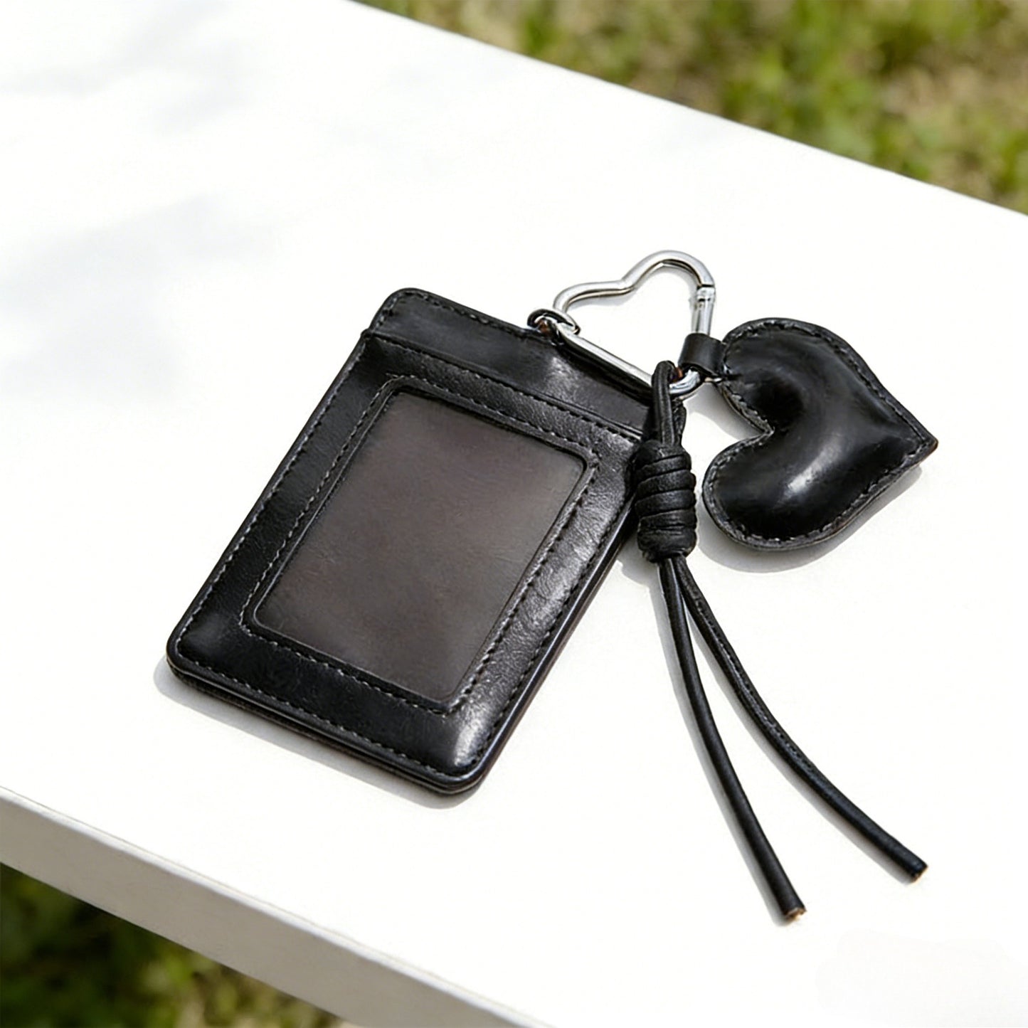 皮質卡套愛心掛墜超薄卡位身份證公交校園卡門禁卡套 Leather Card Holder with Heart Pendant, Ultra-thin Slots for ID Cards, Bus Cards, Campus Cards and Access Control Cards