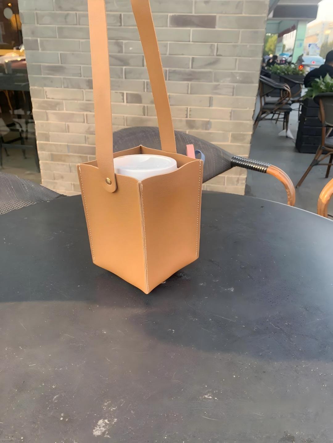 皮革手提隨行奶茶杯套pu隔熱水杯皮套 Leather Portable Milk Tea Cup Sleeve, PU Heat-insulated Water Cup Leather Cover