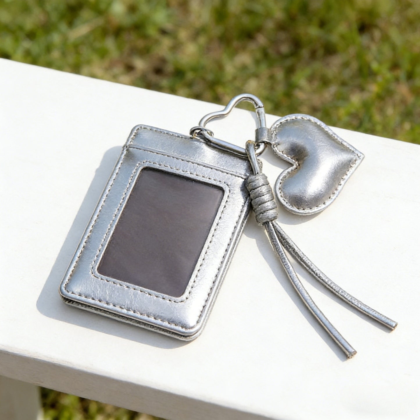 皮質卡套愛心掛墜超薄卡位身份證公交校園卡門禁卡套 Leather Card Holder with Heart Pendant, Ultra-thin Slots for ID Cards, Bus Cards, Campus Cards and Access Control Cards
