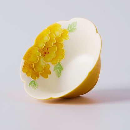 檸檬黃釉下彩牡丹陶瓷茶具品茗對杯 Pair of Ceramic Tea Cups with Underglaze Yellow Peony Pattern in Lemon Yellow Glaze