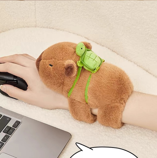 趴趴圈卡皮巴拉 Lazing Capybara Plush Toy