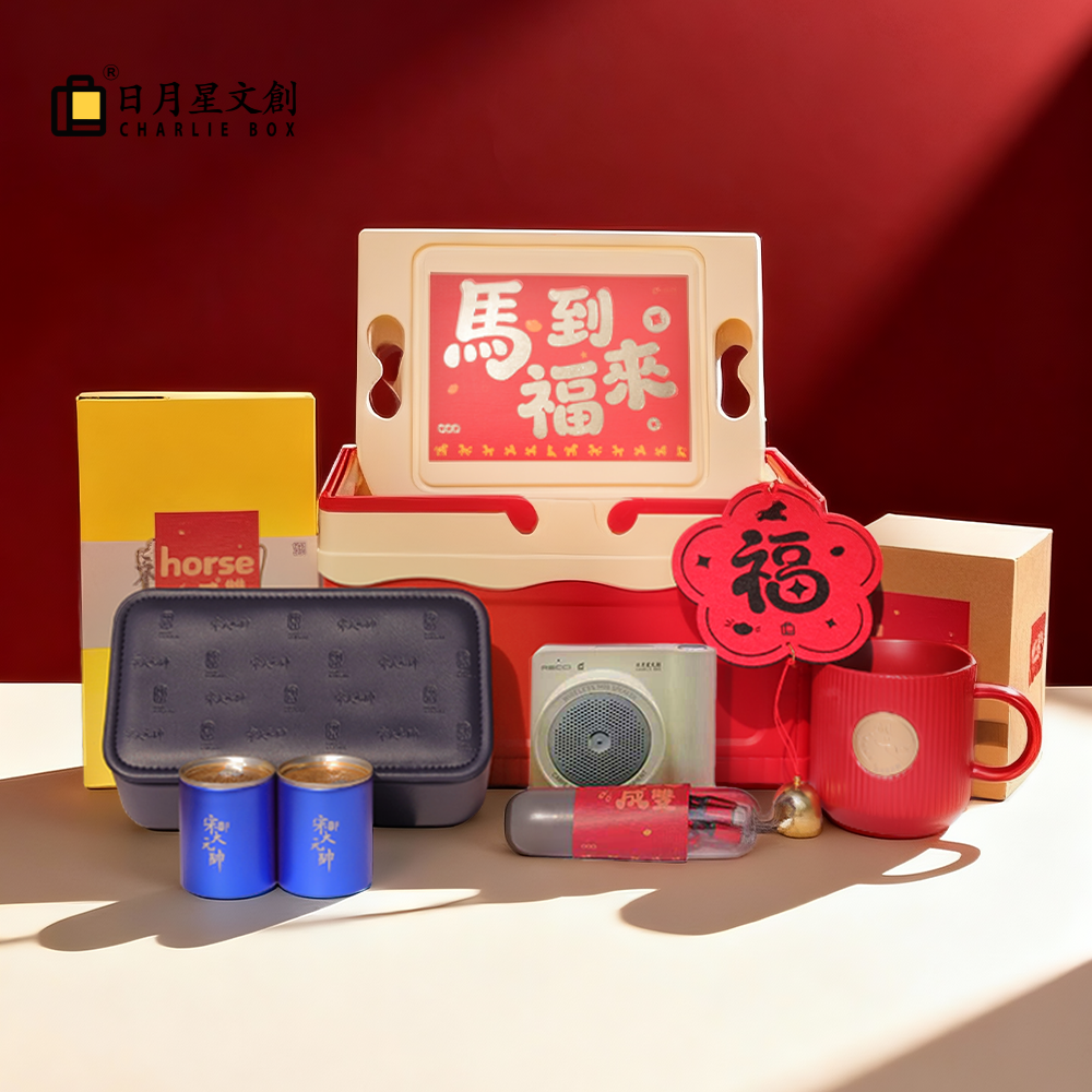 馬到福來・禮致新歲 Good Fortune Arrives with the Horse・Wishing You a Happy New Year