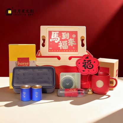 馬到福來・禮致新歲 Good Fortune Arrives with the Horse・Wishing You a Happy New Year
