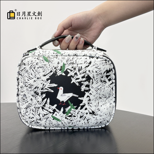 周藝文|日月星 《和平禮讚》收纳化妆包Hymn to Peace Cosmetic Organizer Bag